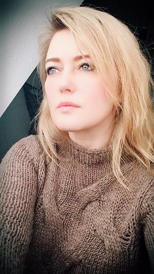 Пуловер тот же. День - другой