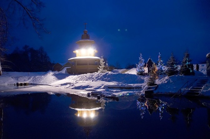 Крещенских вод хрустальное свеченье