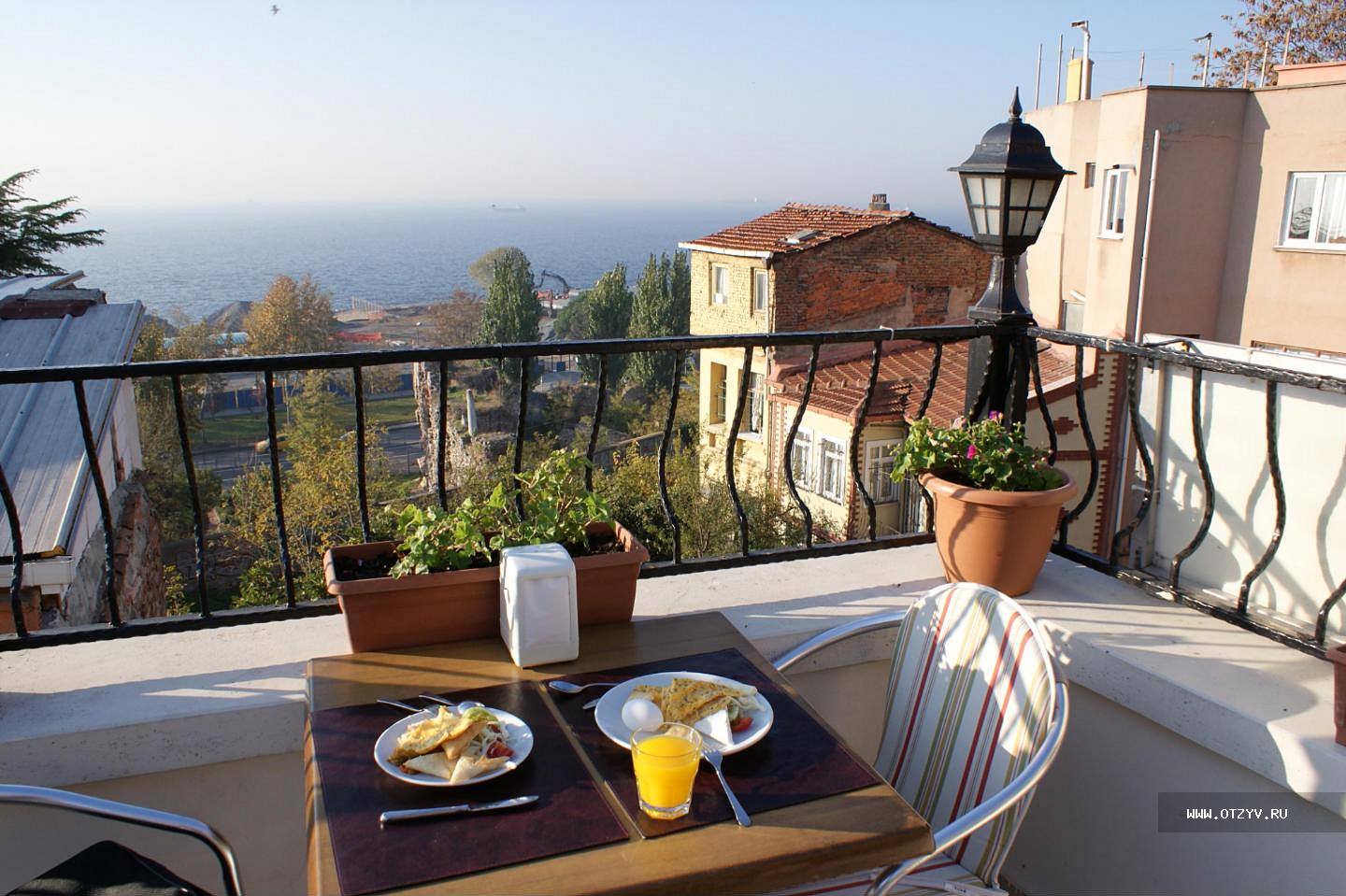 Завтрак на крыше дома