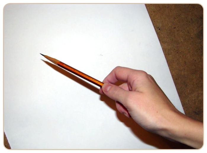 Простой карандаш художников. Рука художника с карандашом. Карандаш художника. Руки карандашом. Постановка руки для рисования карандашом.