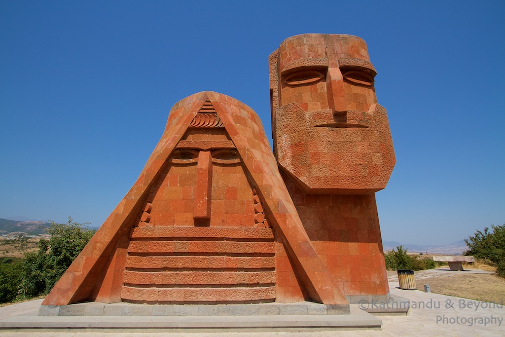 Монумент мы и наши горы