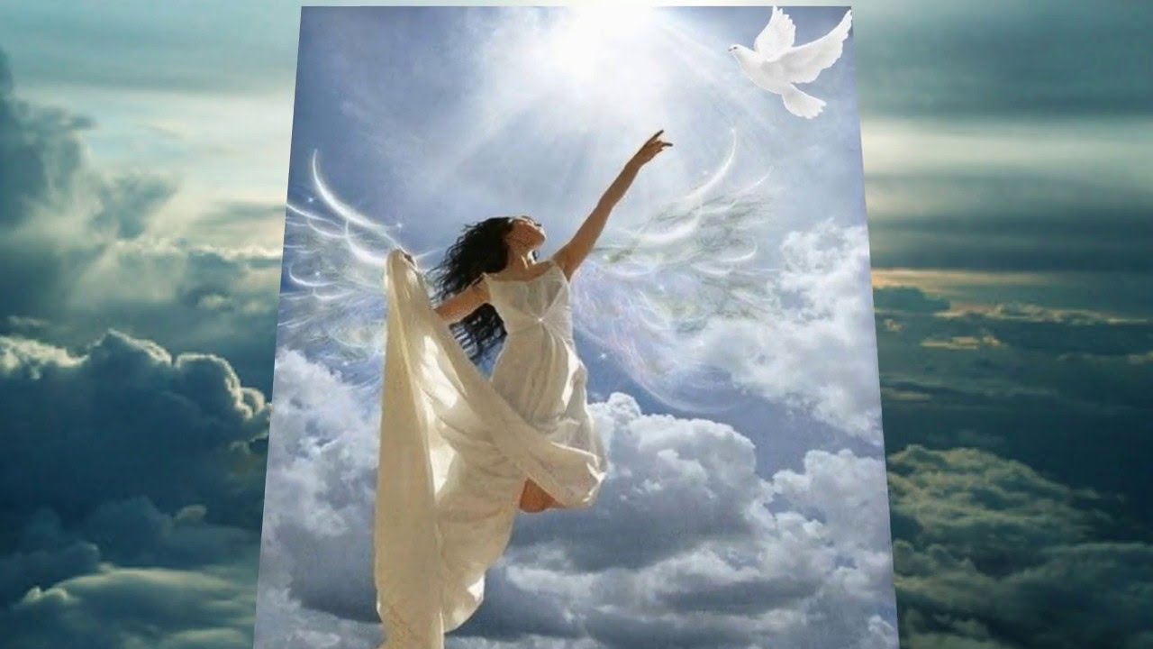 Девушка летает. Музыка летит моя душа. А где-то летит моя душа. Улетают души улетают. Душа летит.