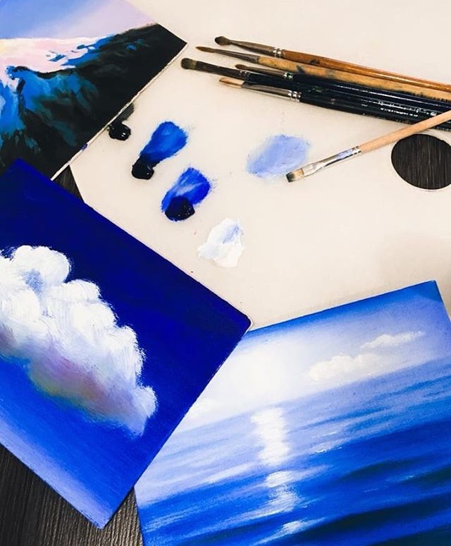 Небо голубое мне в окно глядит