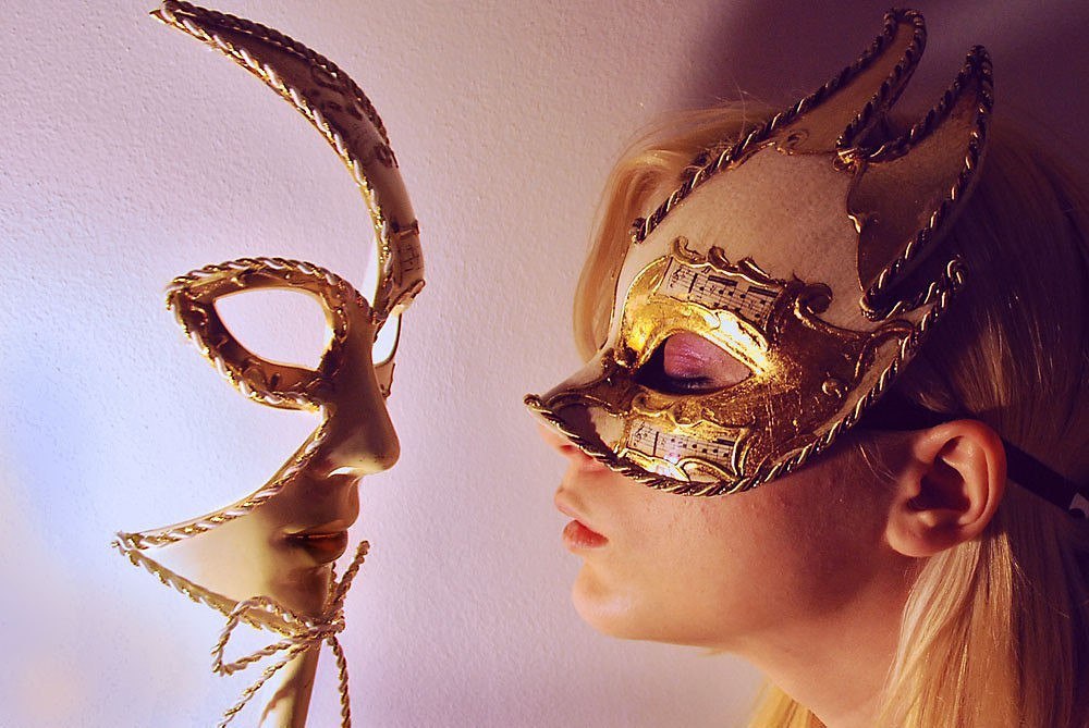 Съемки маска 5. Маски сброшены. Эзотерическая маска. Самые красивые маски. Маска это жизнь.