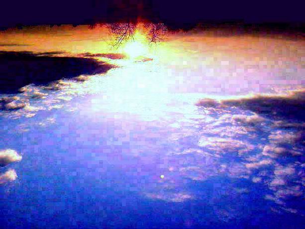 Над рекой заплескались аккорды