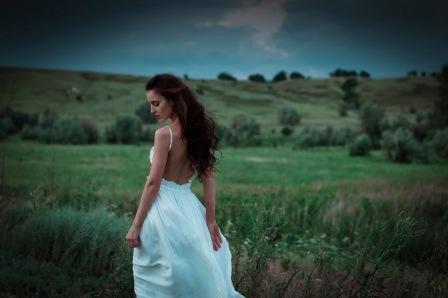 Протянула руки