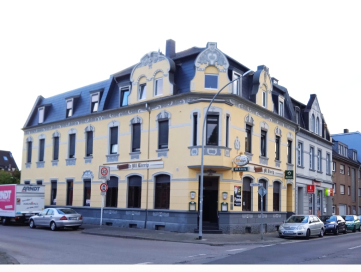 Диалог у парадного подъезда