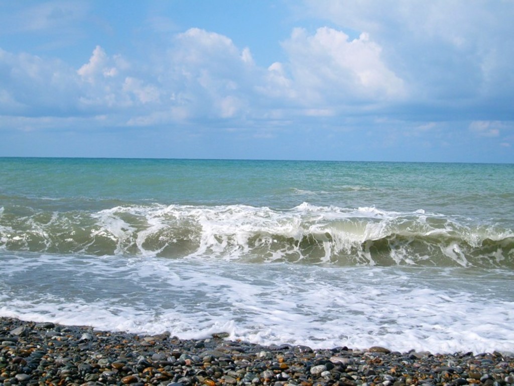 Жить на берегу моря. Морюшко-море. Порт непогода. Море. И море есть во всех.