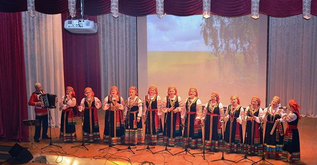 Поют казачки