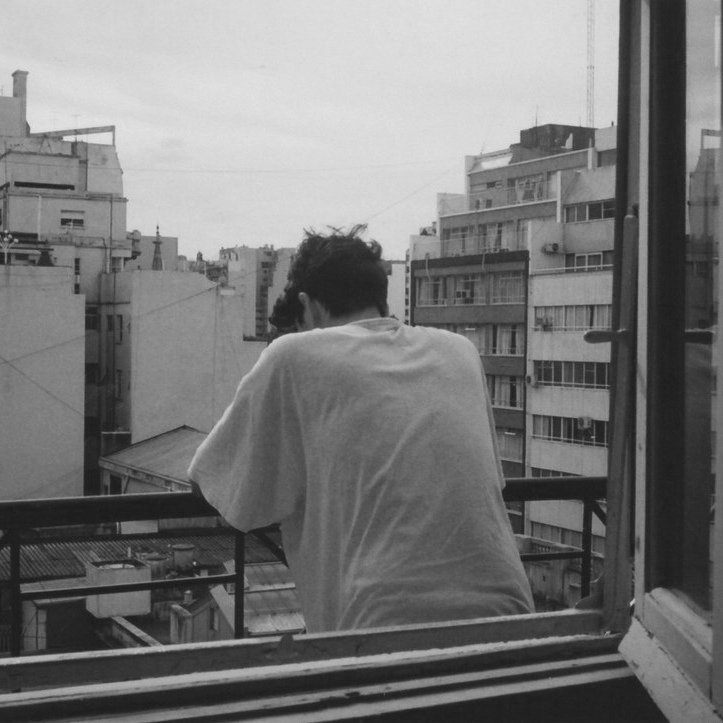 До сердца разрядом пустых обещаний