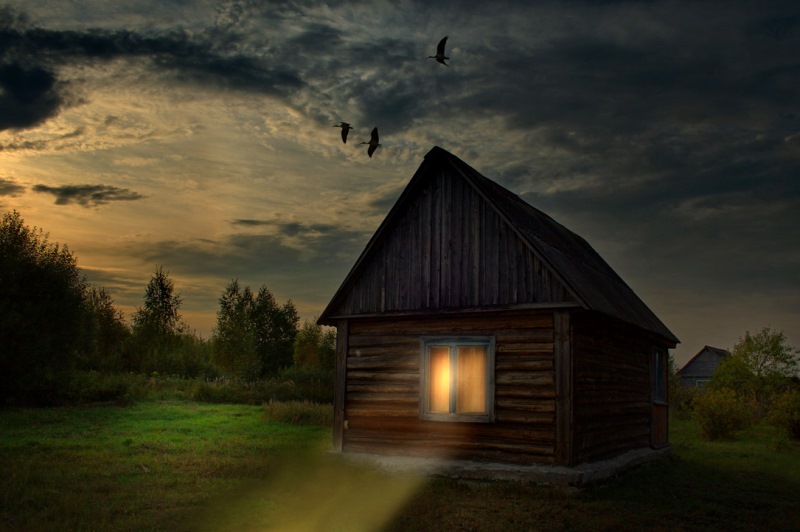 Не гаснет светоч у порога