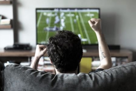 Сосед-футбольная душа