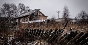 За окном тихо плачет деревня