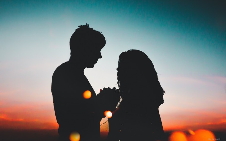 Ты стоишь у окна