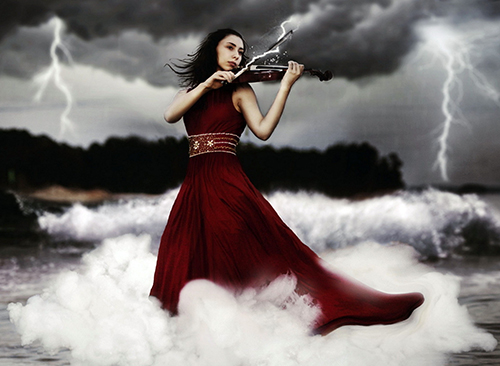 Над спящим городом гроза летела