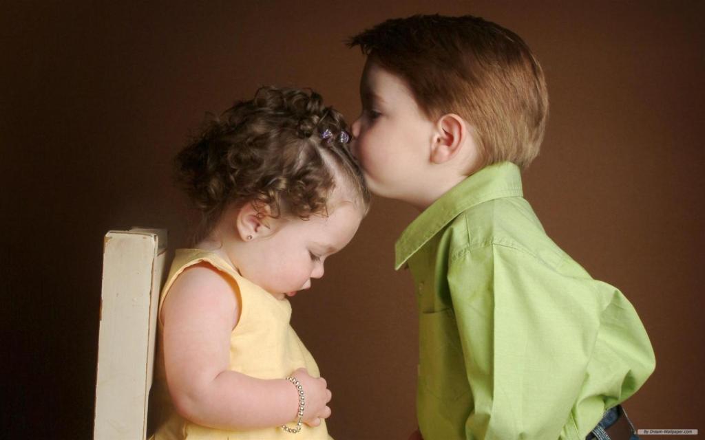 Как братик в животик к мамуле попал?