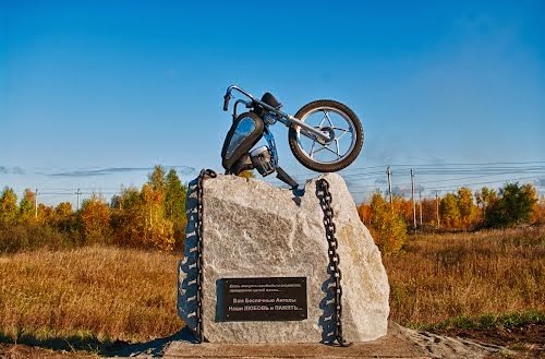 Памятник мотоциклу в Тюмени