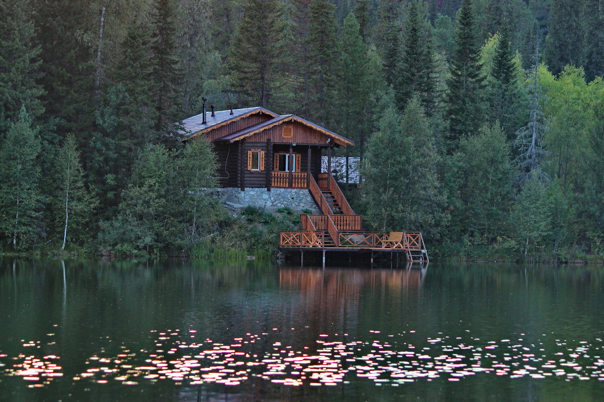Дом у реки озера