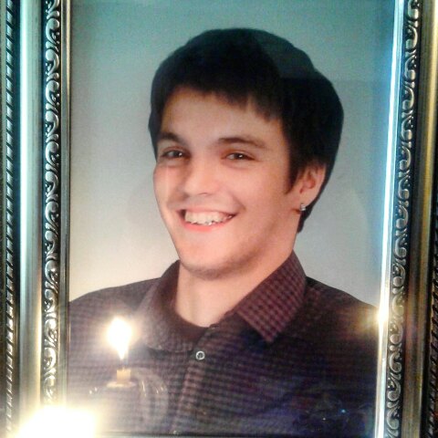 Не могу смириться, не могу принять... младшему сын