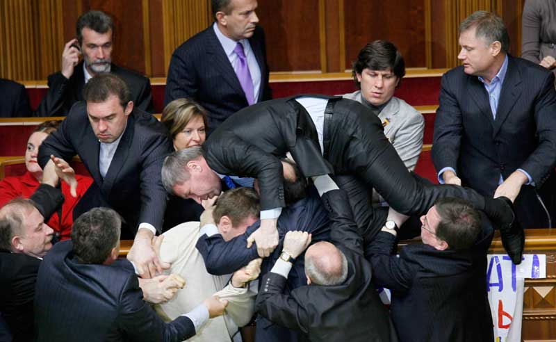 Депутаты дерутся. Драка в госдуме. Почему депутаты не воюют. Драка в парламенте. Драка в госдуме.