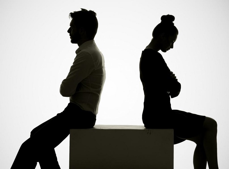 О, это горькое слово - измена...