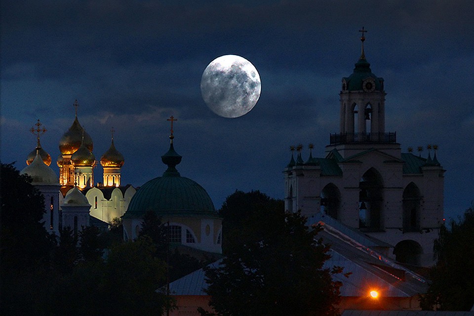 Полная луна в москве