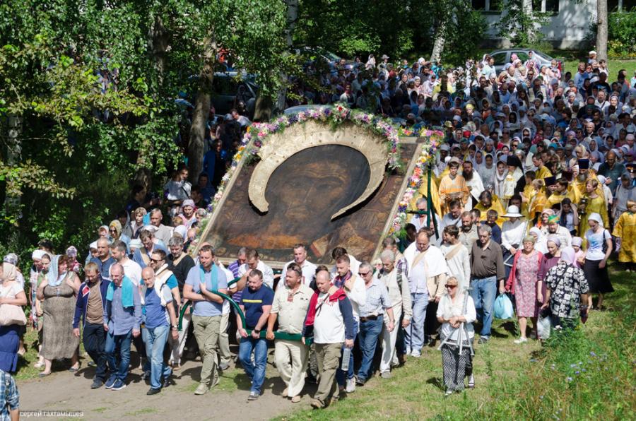 крестный ход в тутаеве 2021. спас тутаевский всемилостивый крестный ход. тутаев икона всемилостивого спаса. крестный ход в тутаеве 2021. тутаев воскресенский собор крестный ход.