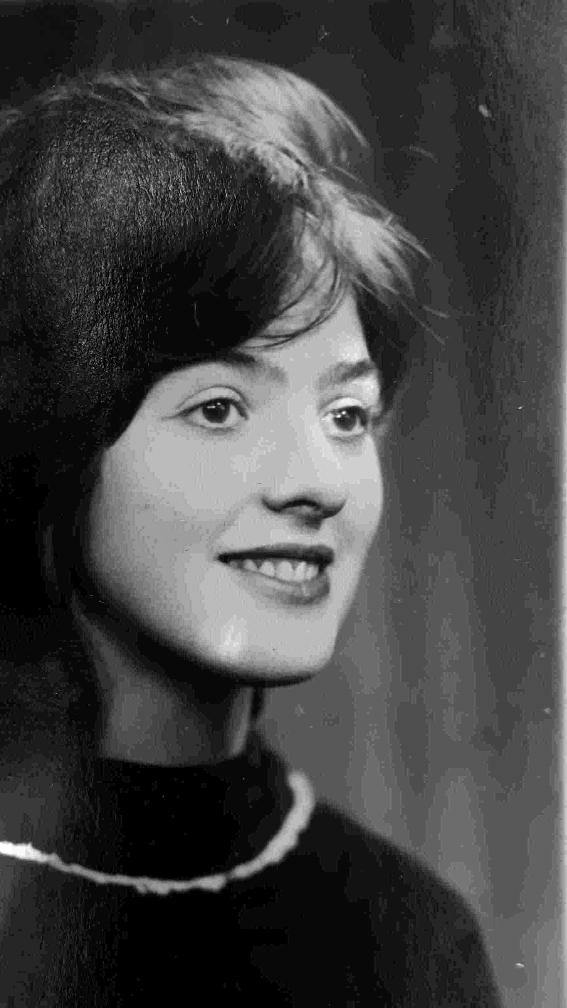 Шаловливый взгляд ловлю...