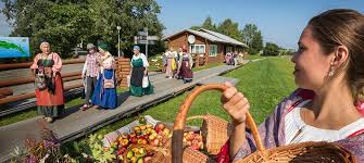 Где-то слышится звон колокольный