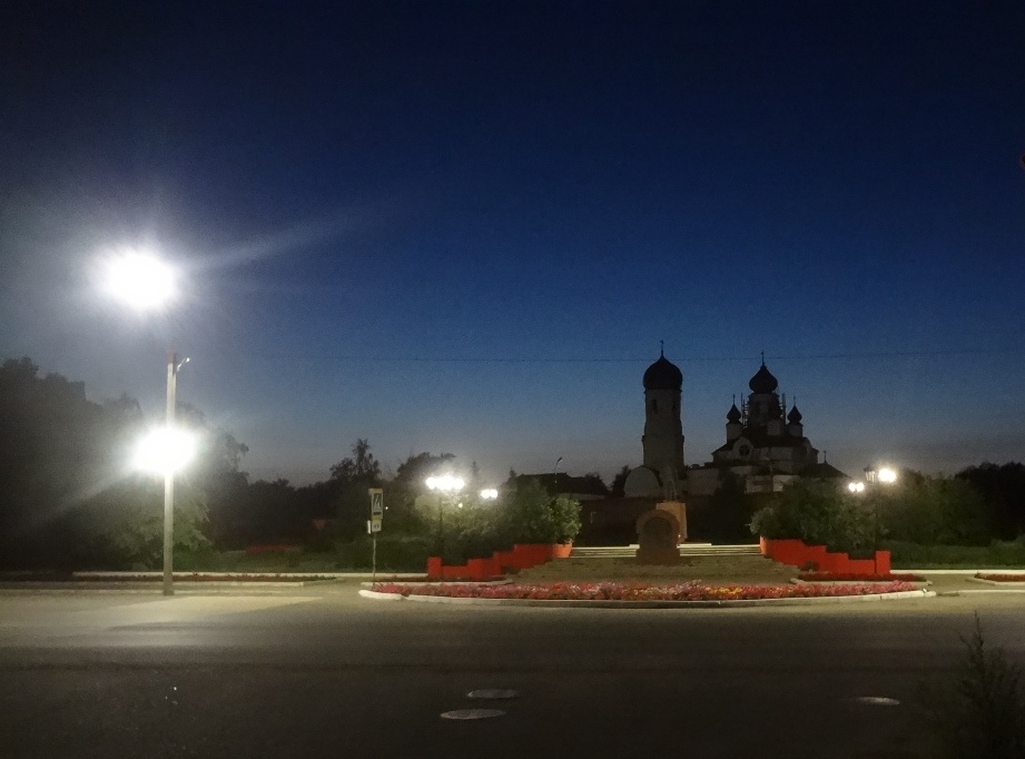 Передо мною город ночной, сонный...