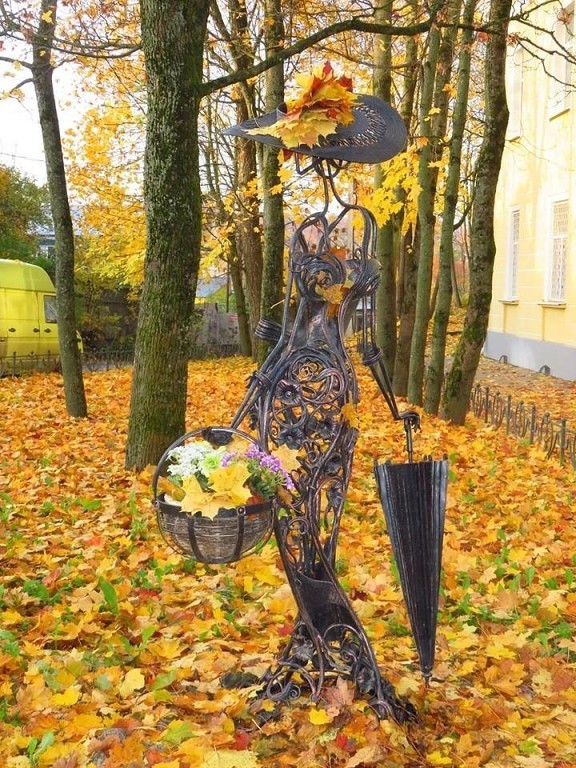 Лето уходило не прощаясь