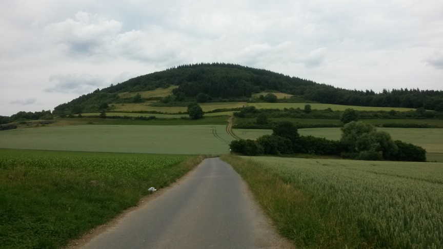 Смывает дождь забытые следы