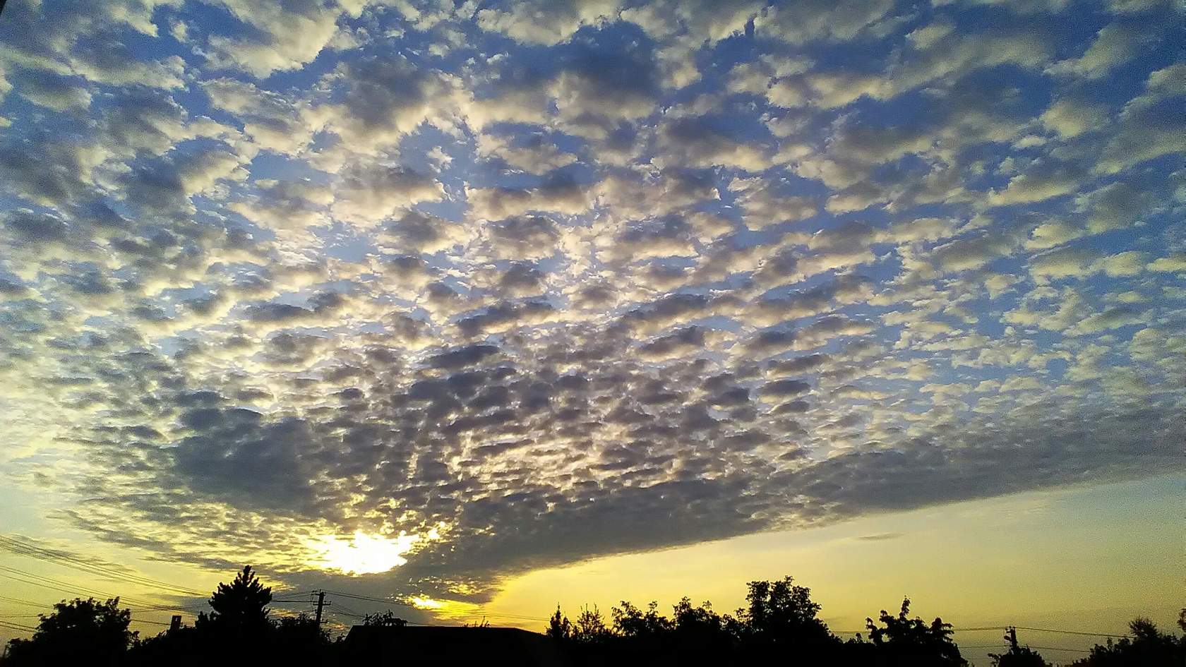 Рисует небо