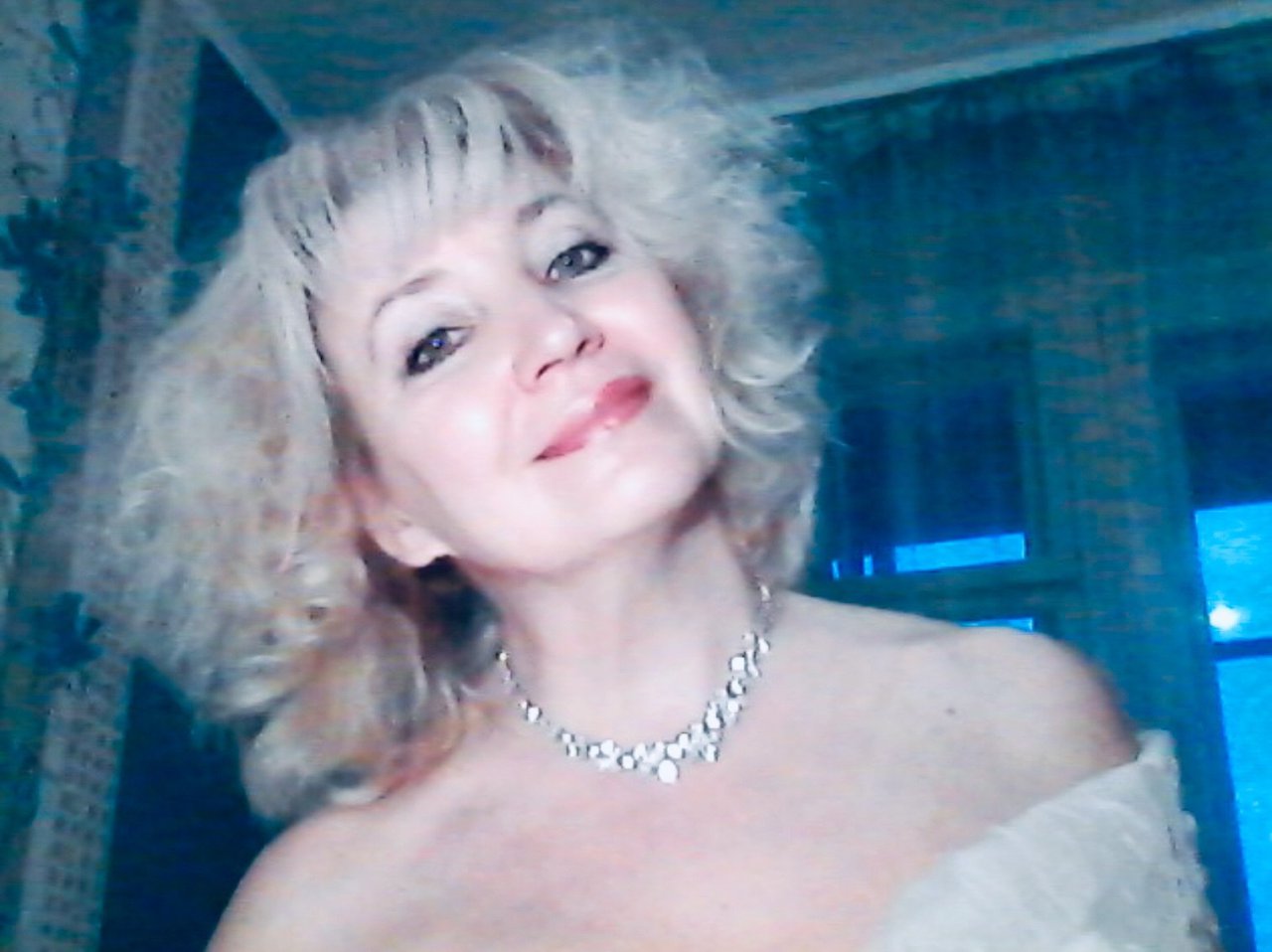 В твоей улыбке ощущаю. Посвящение С. Т. 2454