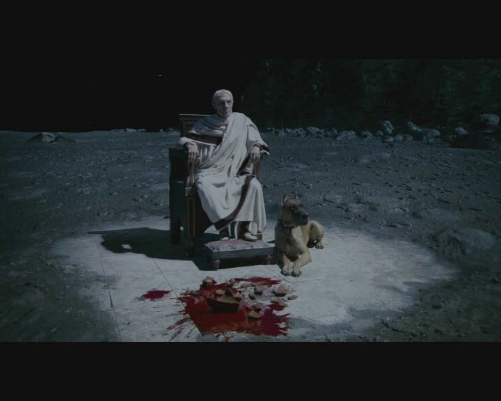 А он молчал и улыбался...