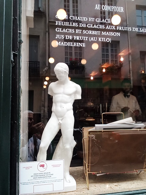 Змея под зонтиком