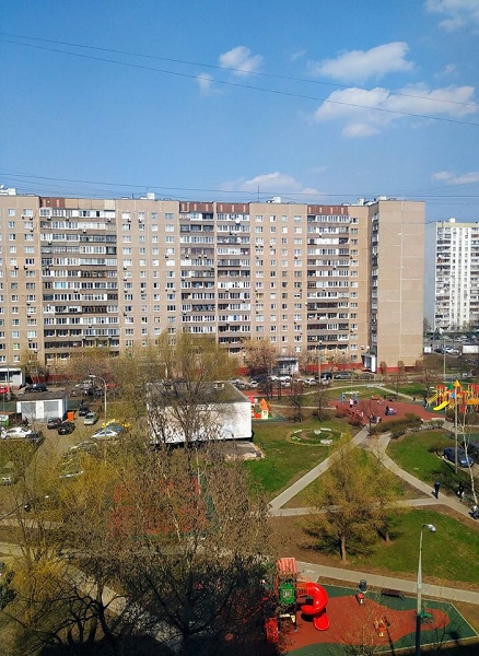 Смотрел в окно. И суп варил