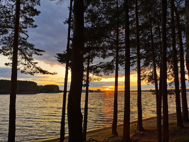 Не вернусь я к потёртым стульям