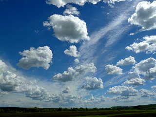 И снова, как в детстве, взлетают качели