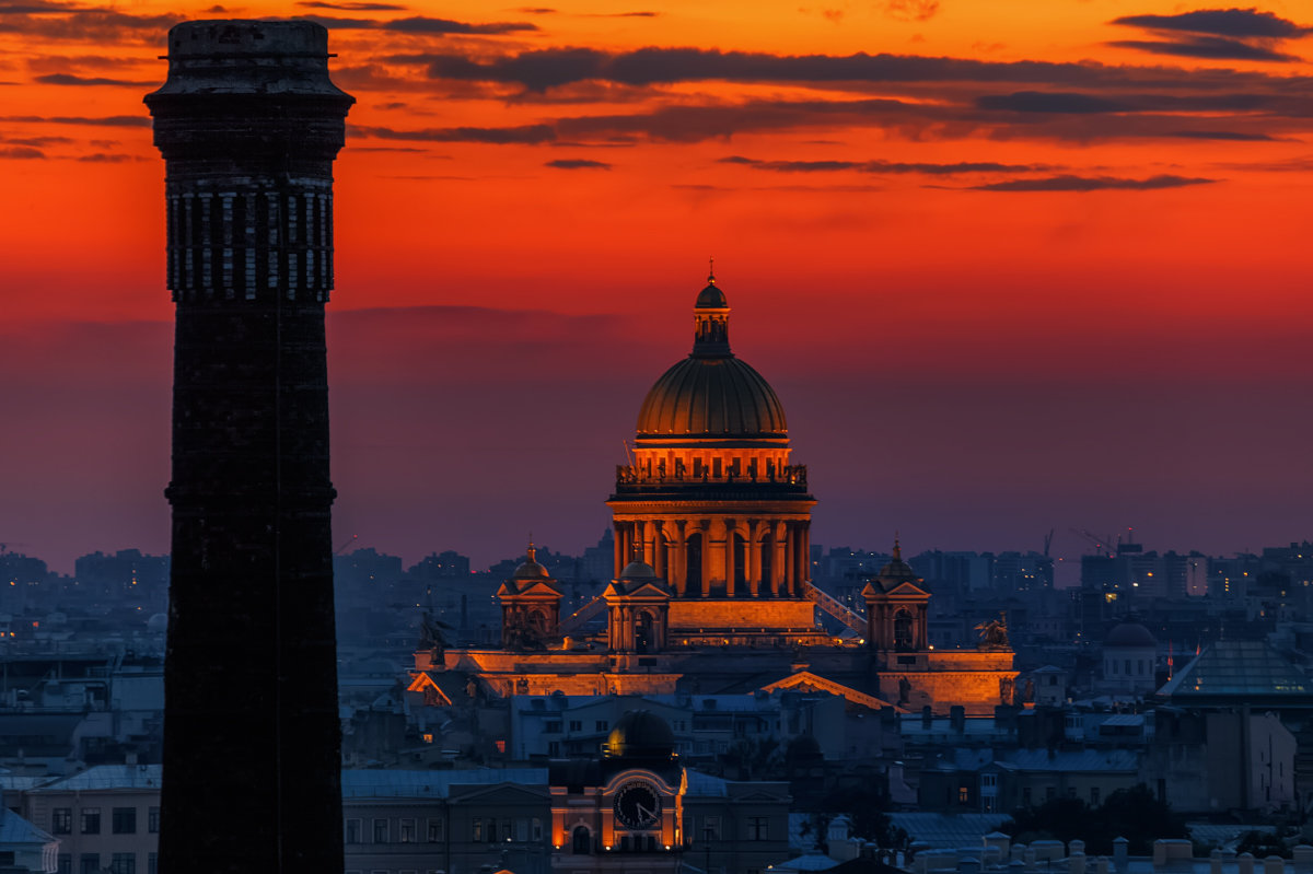 Исаакиевский собор в Санкт Петербурге ночью