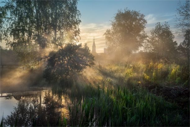 За околицей утро