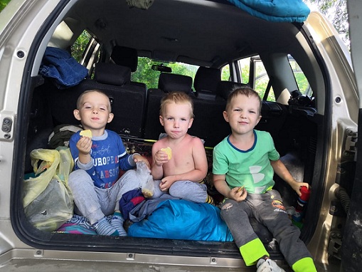 Три товарища