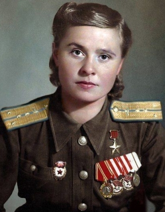 Взлетала, садилась и снова взлетала