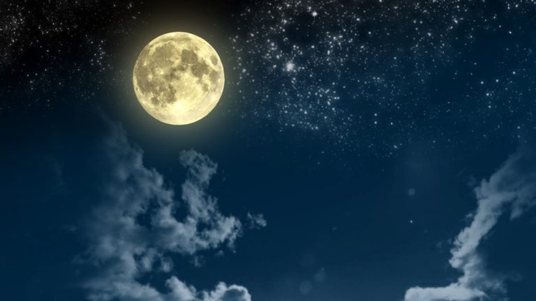 Огромный диск луны