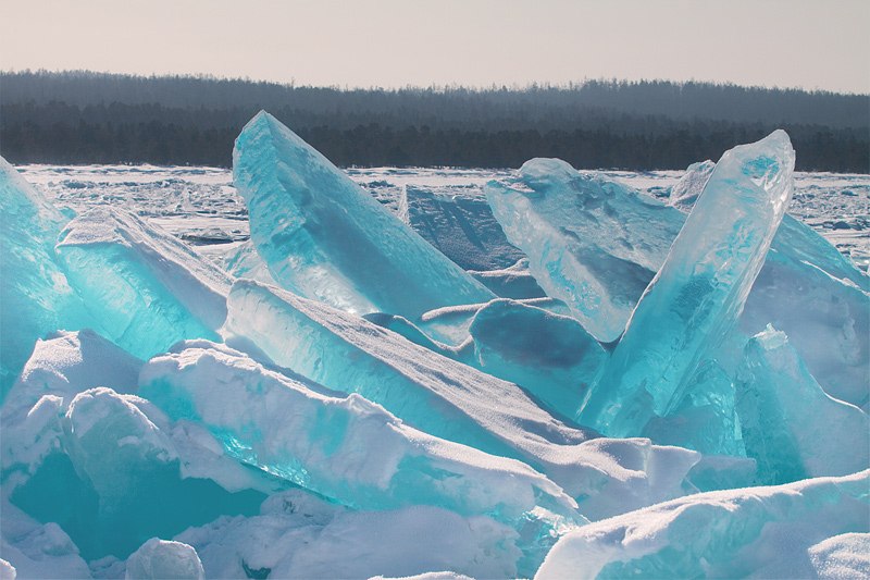 Ледяное крыло купить. Лед Байкала Торосы. Бирюзовый лед. Глыба льда. Ледяные глыбы на Байкале.