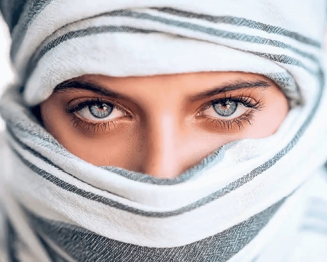 Голубые глаза...