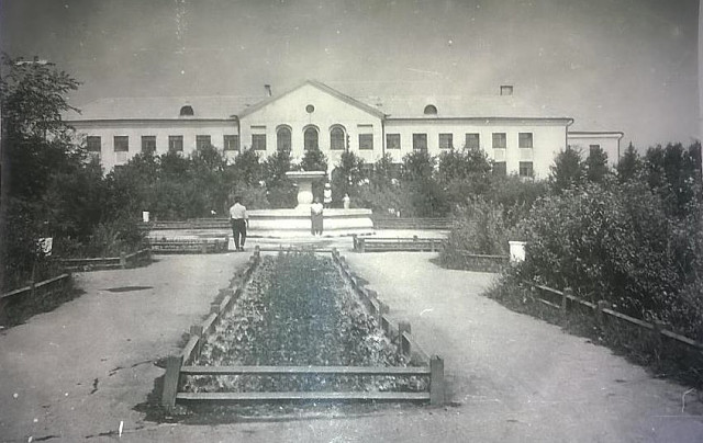 Парк у старого техникума