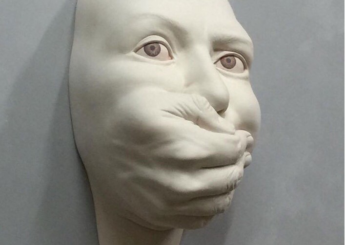 За семью замками - тайны, не гарантия от бед