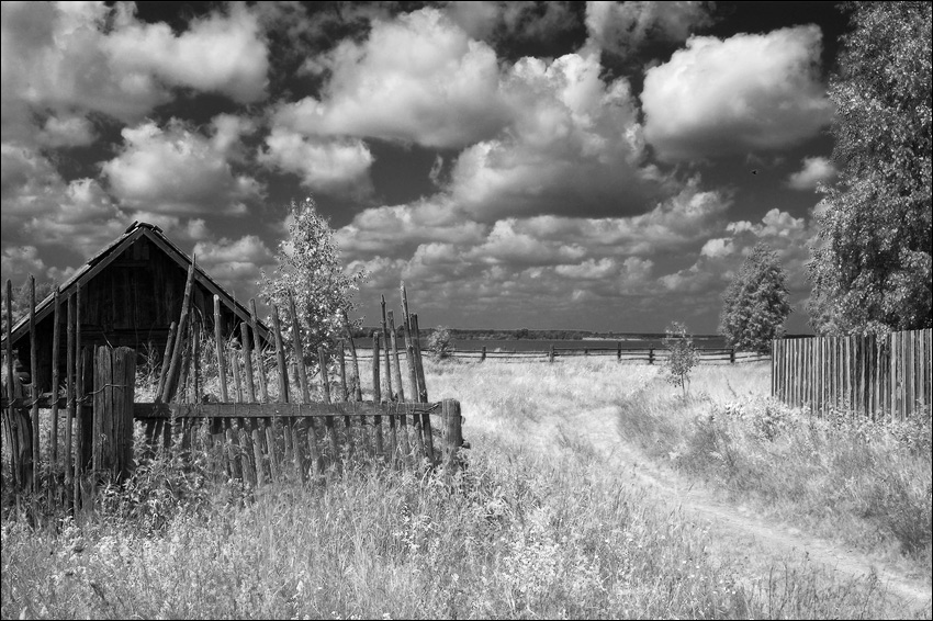 Деревня черно белая. Деревня белая. Пейзаж деревни. Сельская природа. Старая природа. Деревня черно белая. Деревня белая. Пейзаж деревни. Сельская природа.