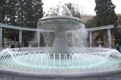 В парке у фонтана